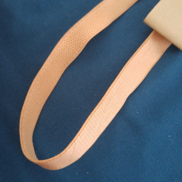 FREE w/ $20 Purchase Nude Elastic Bow Headband - Picture 4 of 4